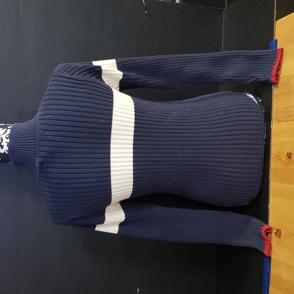 Tommy Hilfiger Long Sleeve Knit Blue. Size M. - Picture 2 of 8